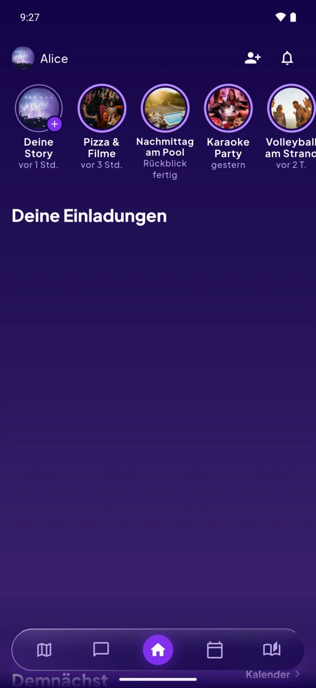 Der Startbildschirm von AmidAmi: oben die Storys der Freunde, darunter der Stapel Einladungen mit der Zahl der Events, die auf deine Antwort warten, und die Navigationsleiste.